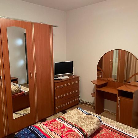 Apartament Petroşani エクステリア 写真