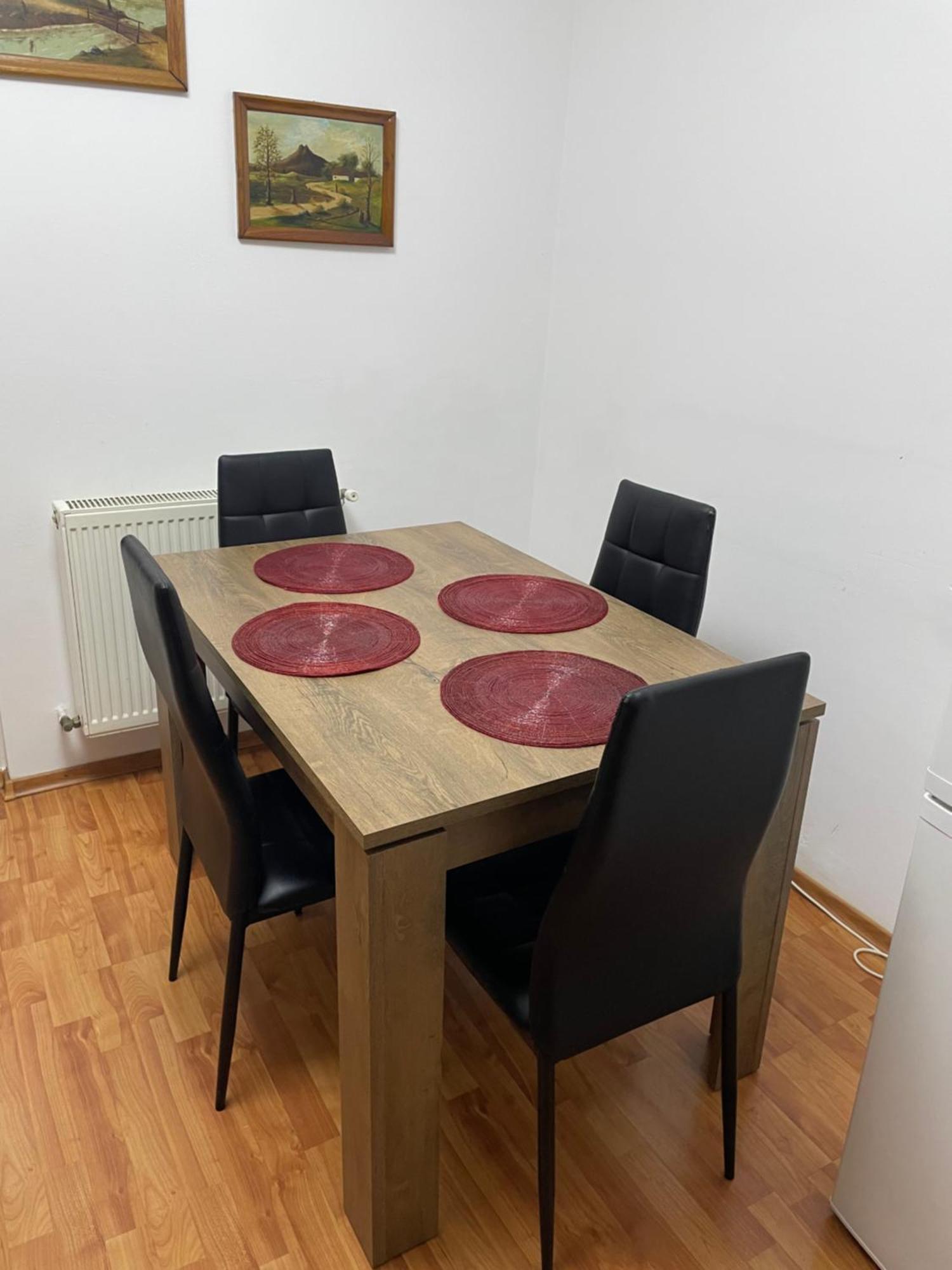 Apartament Petroşani エクステリア 写真