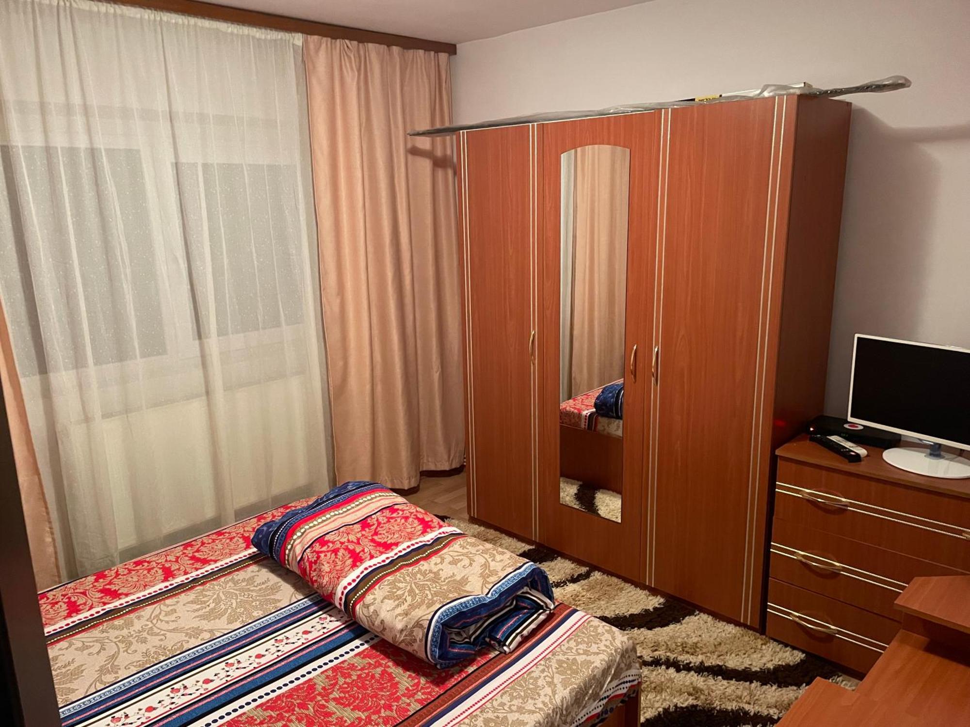 Apartament Petroşani エクステリア 写真