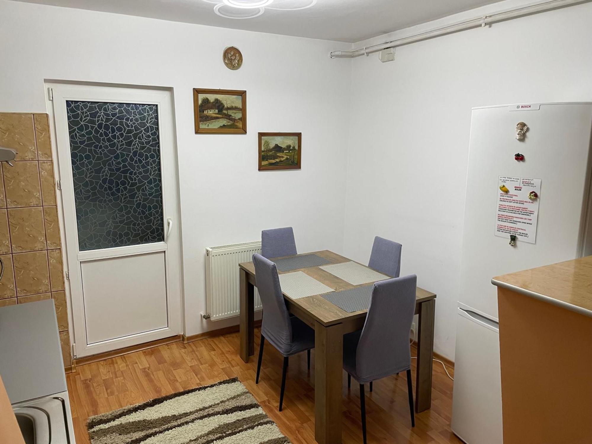 Apartament Petroşani エクステリア 写真